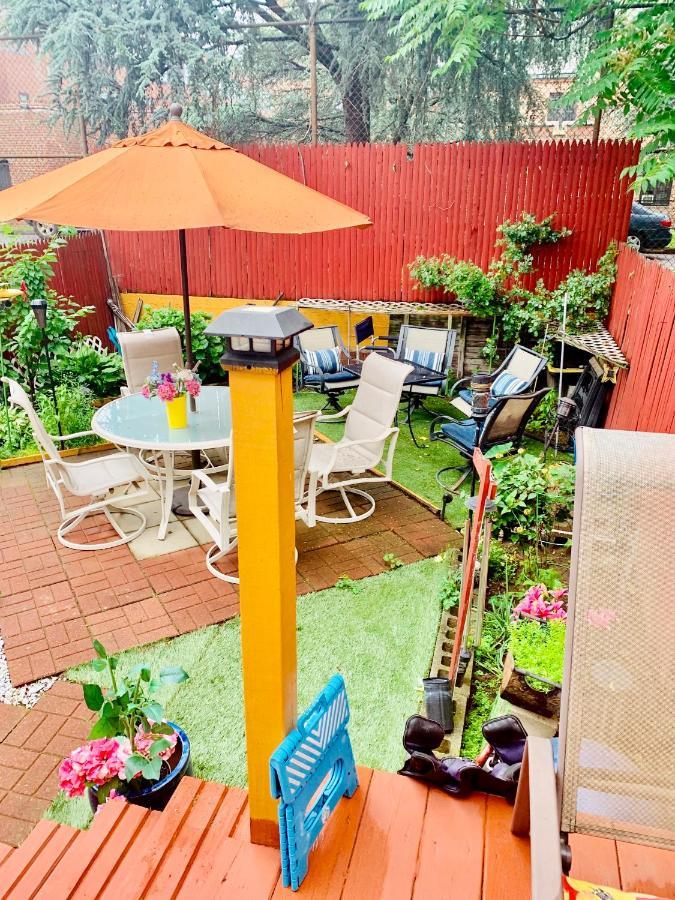 Lga Airport 3 Mins, 3 Bedroom Duplex House, Parking And Private Backyard, 9mins Subway! Casa vacanze